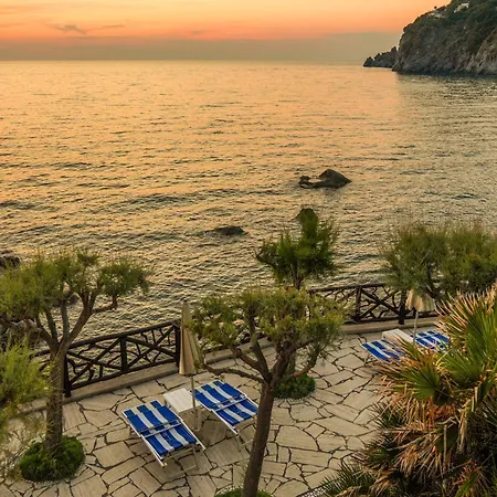 Terme Tritone & Forio (Isola d'Ischia)
